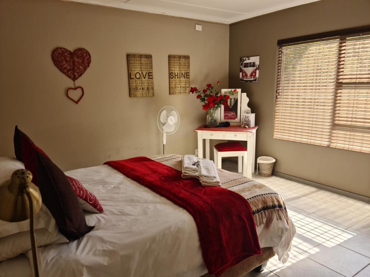 Mackenzies Accommodation East London Dış mekan fotoğraf